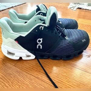 On cloud size 9 women’s